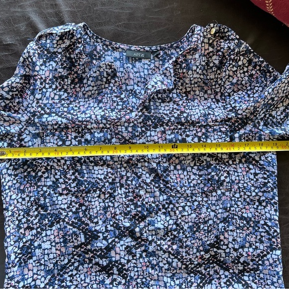 Women’s Apt.9 Multicolored Vneck Blouse with Rolled button sleeves, Small - Picture 10 of 10